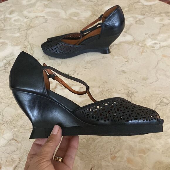 Gentle Souls Leather Peep Toe Wedge Sandals - Picture 3 of 16